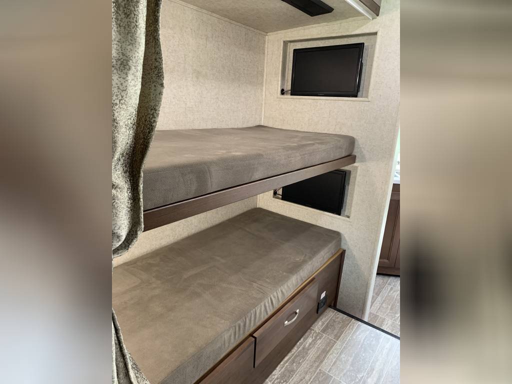 UPGRADE: RV EXPERIENCE (FOR 4 PEOPLE)