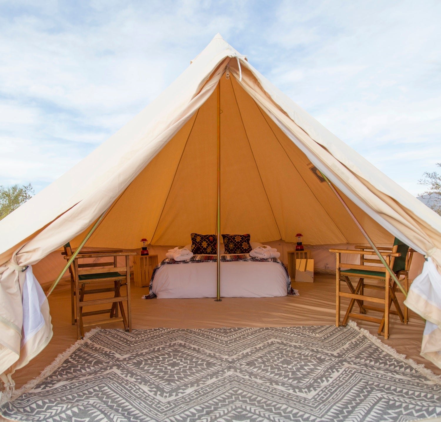 Luxury Bell Tent for 1-2 People (Tickets Not Included) – FORM Arcosanti 2026